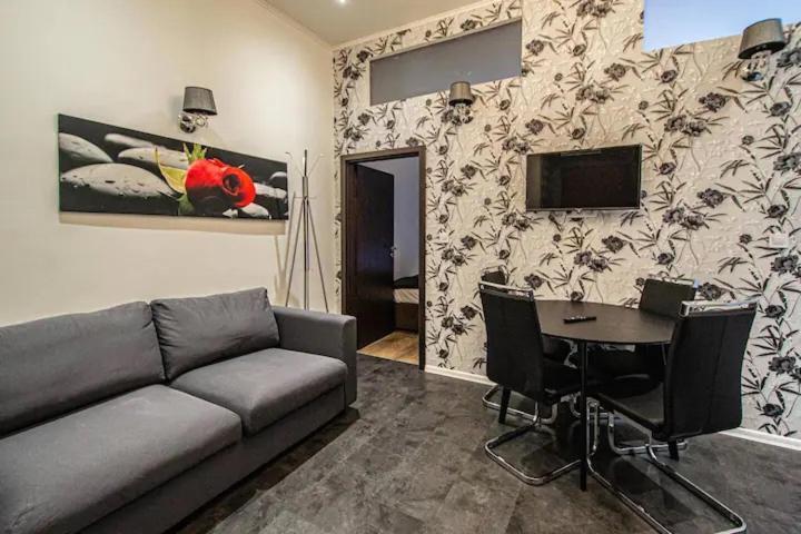 Cozy Homestay At Prague Main Station Exterior foto