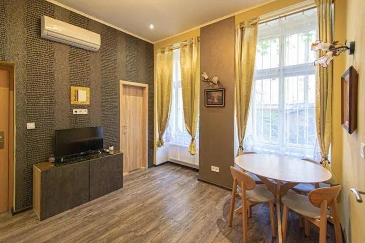 Cozy Homestay At Prague Main Station Exterior foto