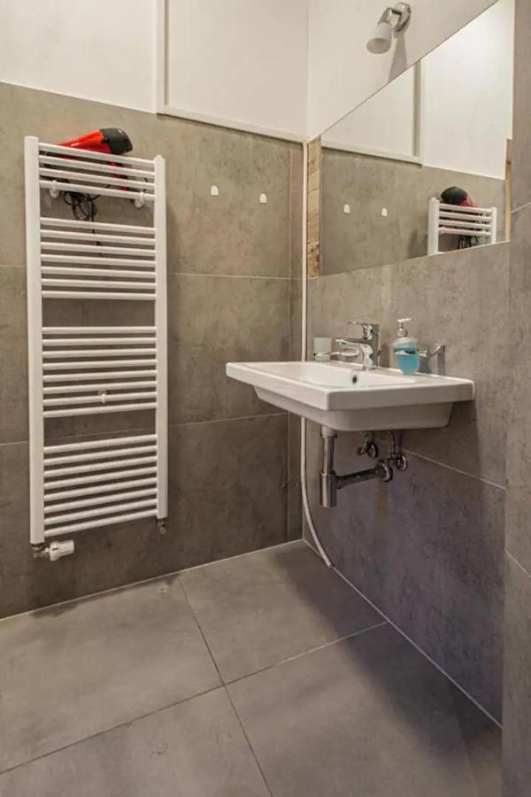 Cozy Homestay At Prague Main Station Exterior foto